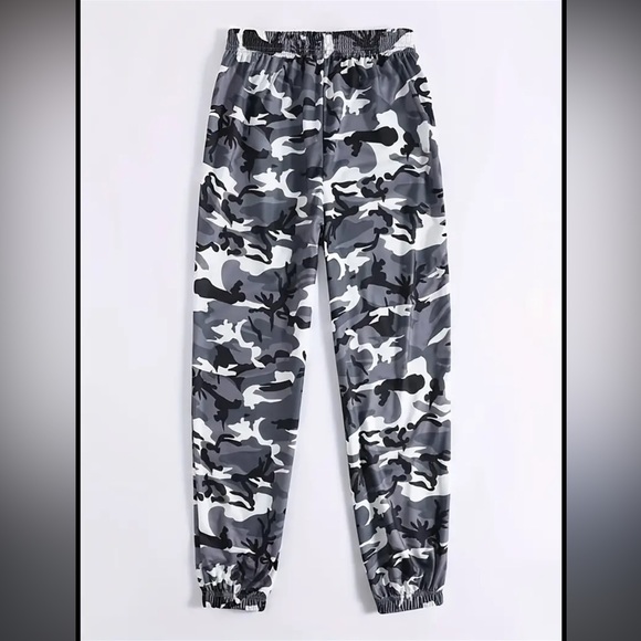 Army camouflage cargo sweatpants - Picture 1 of 1